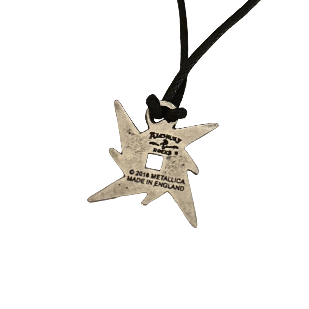 Offizielle Metallica Halskette | "Ninja Star" Zinn-Anhänger von Alchemy Rocks | Metal Schmuck 2,8 x 2,6 cm
