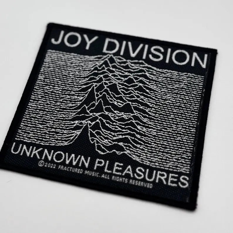 Joy Division Aufnäher – Unknown Pleasures – 10 x 10 cm – Gewebter Patch – Post-Punk Klassiker