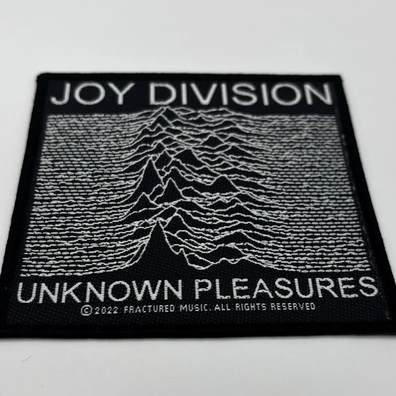 Joy Division Aufnäher – Unknown Pleasures – 10 x 10 cm – Gewebter Patch – Post-Punk Klassiker
