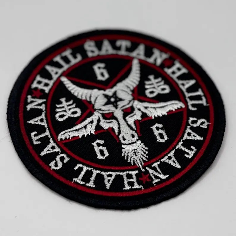 Hail Satan Aufnäher – 9 x 9 cm – Baphomet Totenkopf Patch – Okkult Satan Gothic Metal Stickerei zum Aufnähen