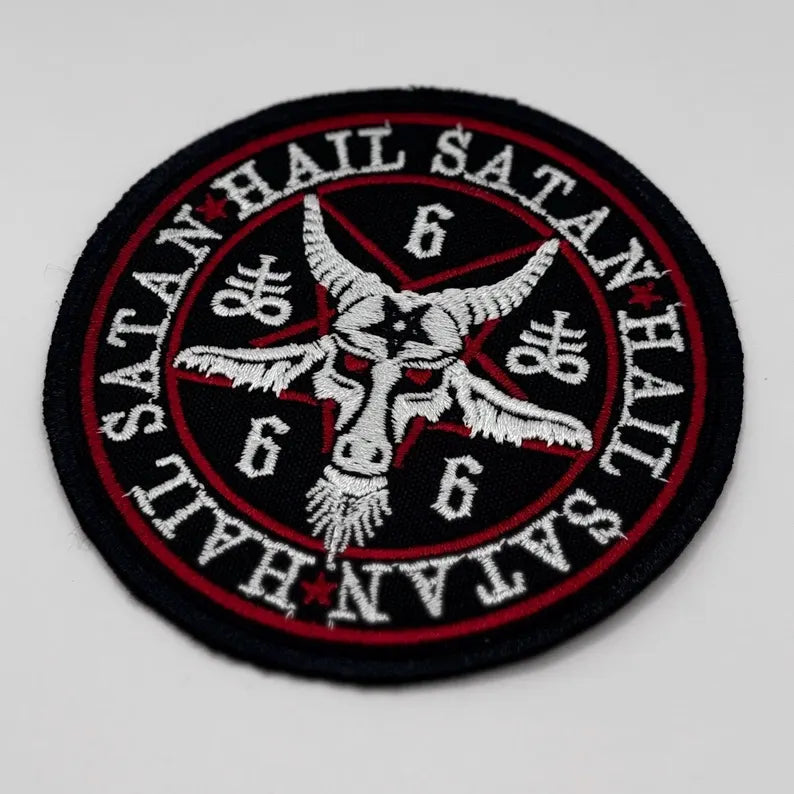 Hail Satan Aufnäher – 9 x 9 cm – Baphomet Totenkopf Patch – Okkult Satan Gothic Metal Stickerei zum Aufnähen