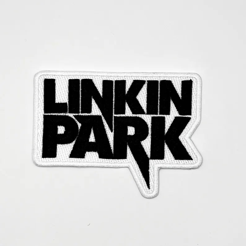 Linkin Park Aufnäher – Weißes Logo auf Schwarz (9,5 × 7 cm) zum Aufbügeln