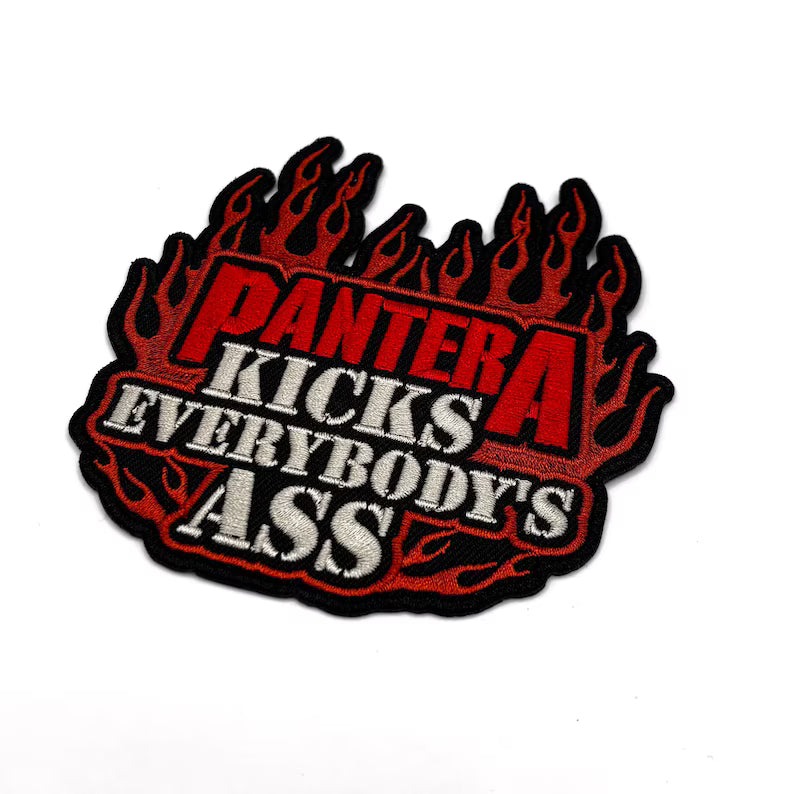 Pantera Aufnäher – Kicks Everybody’s Ass Patch (10 × 9,5 cm) zum Aufbügeln