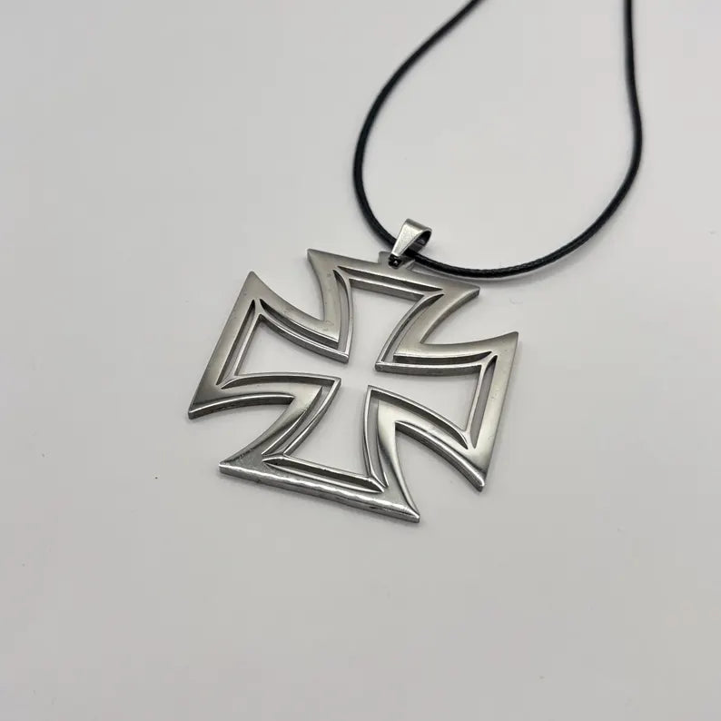 Eisernes Kreuz Kette – Edelstahl Anhänger Herren Schmuck – Ritter Templer Gothic Rock Biker – 5 x 5 cm