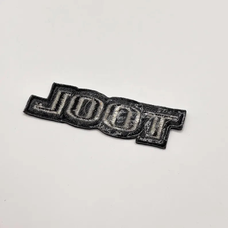 Offizieller Tool Patch | Opiate Logo Design | Gewebter Aufnäher zum Aufbügeln | Progressive Rock Merchandise 10,5 x 3 cm