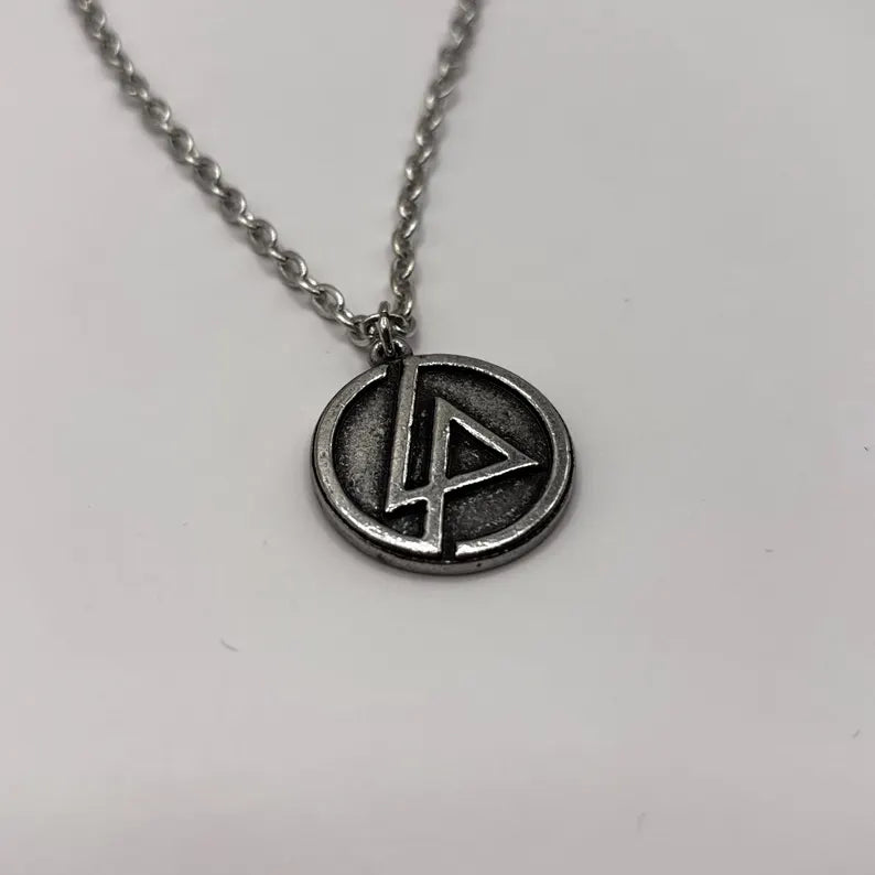 Offizieller Linkin Park Anhänger | LP Circle Logo Halskette | Handgefertigtes Englisches Zinn | Rock Merch