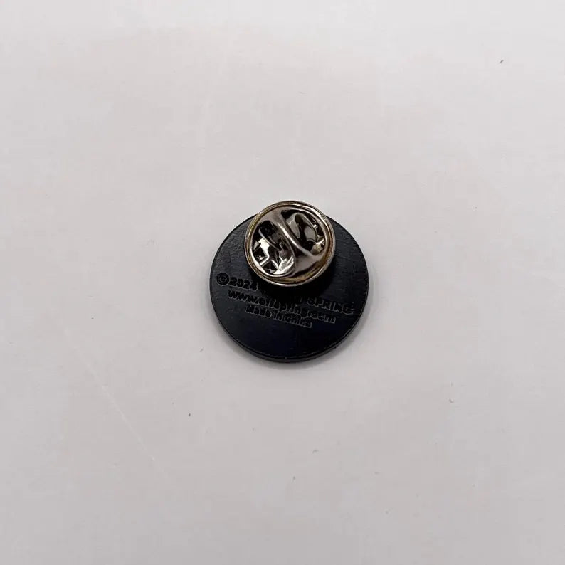 Offizieller The Offspring Pin | "Skull" Logo Anstecker | Punk Rock Merch | Black Dye Coating 2 x 2 cm