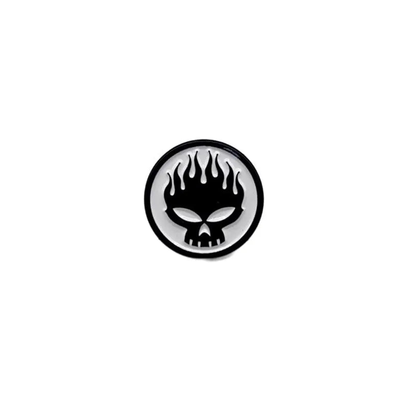 Offizieller The Offspring Pin | "Skull" Logo Anstecker | Punk Rock Merch | Black Dye Coating 2 x 2 cm