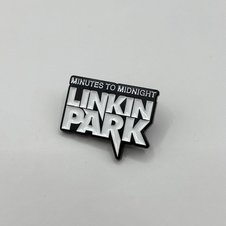 Linkin Park Anstecknadel MINUTES TO MIDNIGHT Pin 2,5 x 2 cm - Nu Metal Band Merch Emaille - Badge Anstecker Jacke Rucksack Sammlerstück