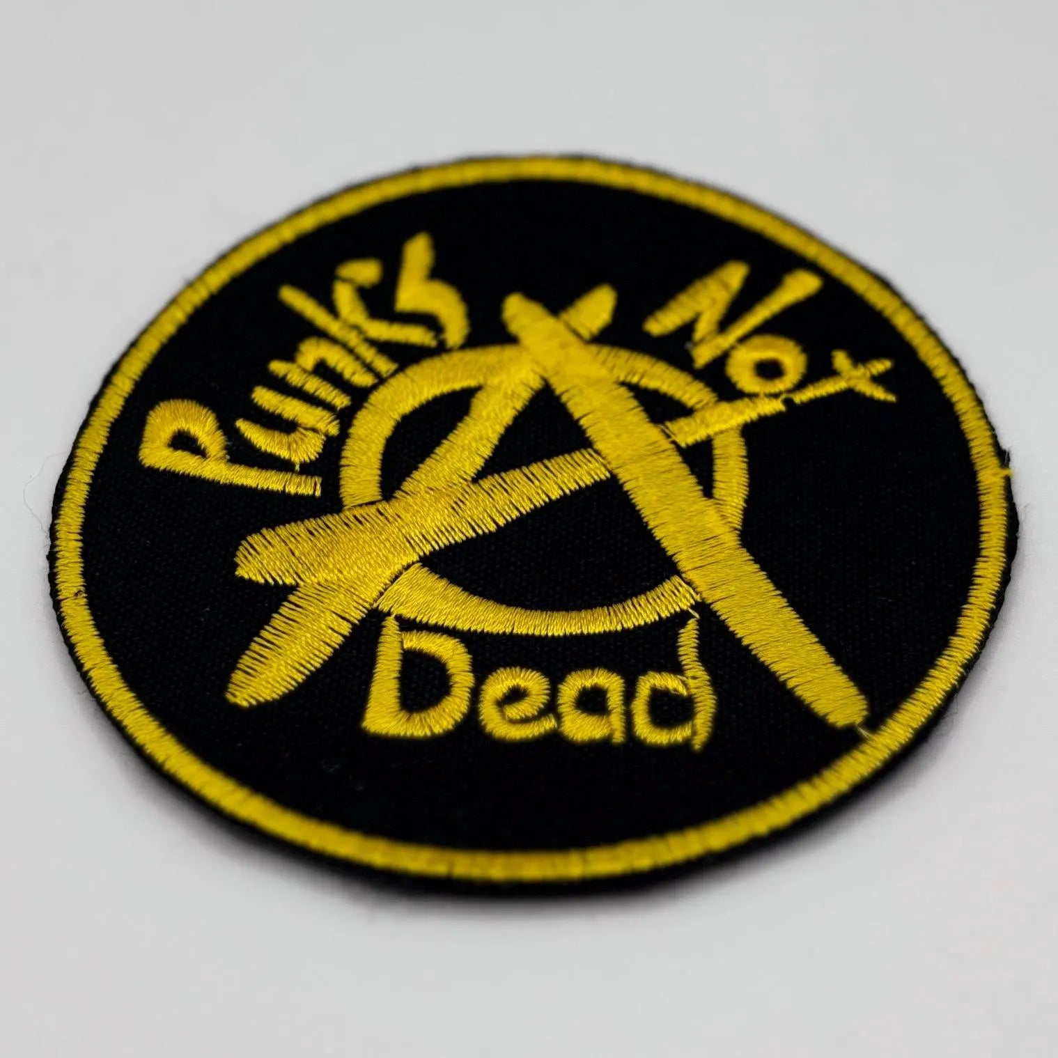 Punks Not Dead Patch – 8 x 8 cm – Yellow-Black Patch – Anarchy Punk Embroidery for Sewing On