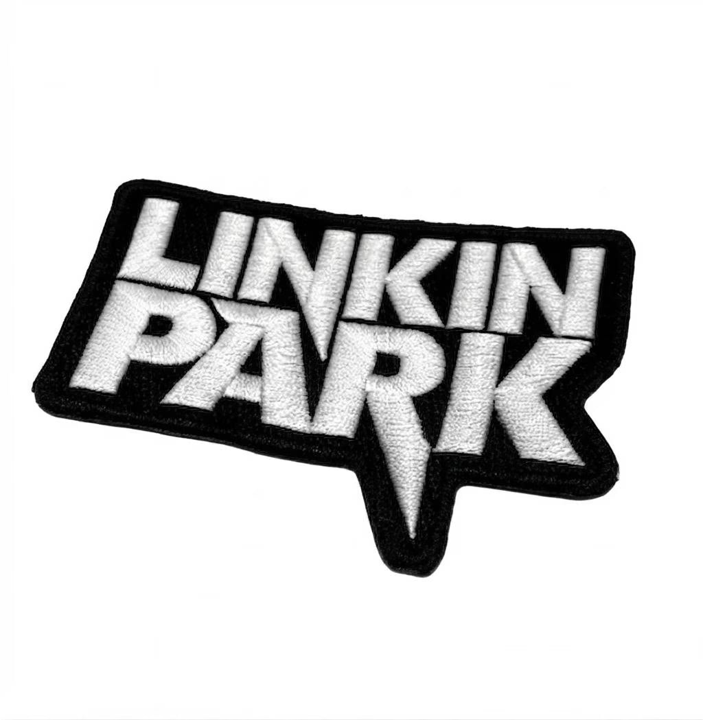 Linkin Park Aufnäher – Weißes Logo auf Schwarz (9,5 × 7 cm) zum Aufbügeln
