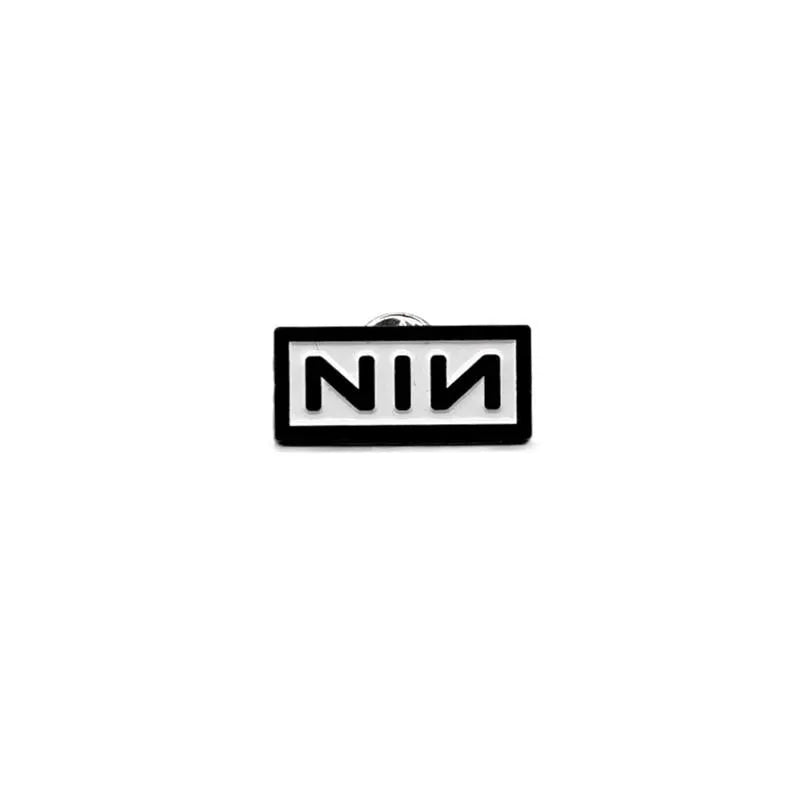 Nine Inch Nails Pin | Klassisches NIN Logo Anstecknadel | Schwarz & Weiß | Industrial Rock Merch 3 cm
